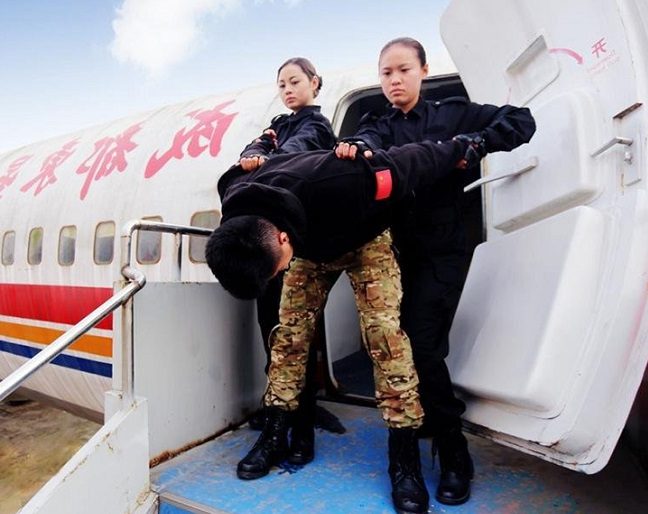 Ужасающая подготовка китайских стюардесс