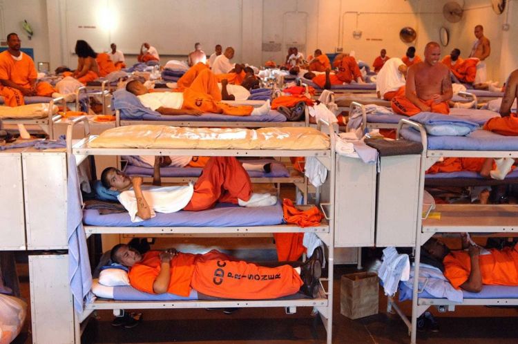 Как выглядят тюремные комнаты в разных странах