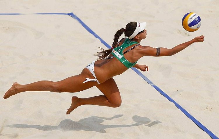 women's beach volleyball