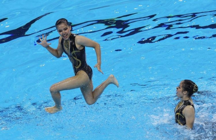 Laughing in Sync: A Collection of Funny Synchronized Swimming Photos