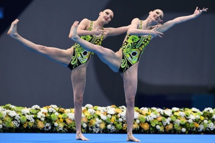 Laughing in Sync: A Collection of Funny Synchronized Swimming Photos