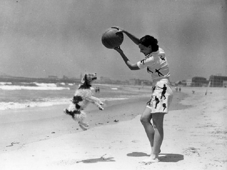 Beach Bliss: A Collection of Retro Beach Photos